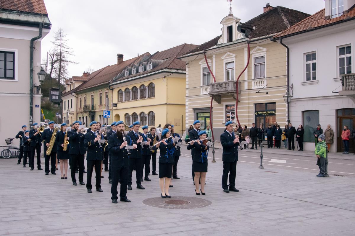 PROMENADNI NASTOP MESTNE GODBE KAMNIK